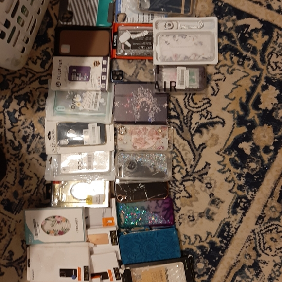 Phone cases and accessories - Picture 12 of 16